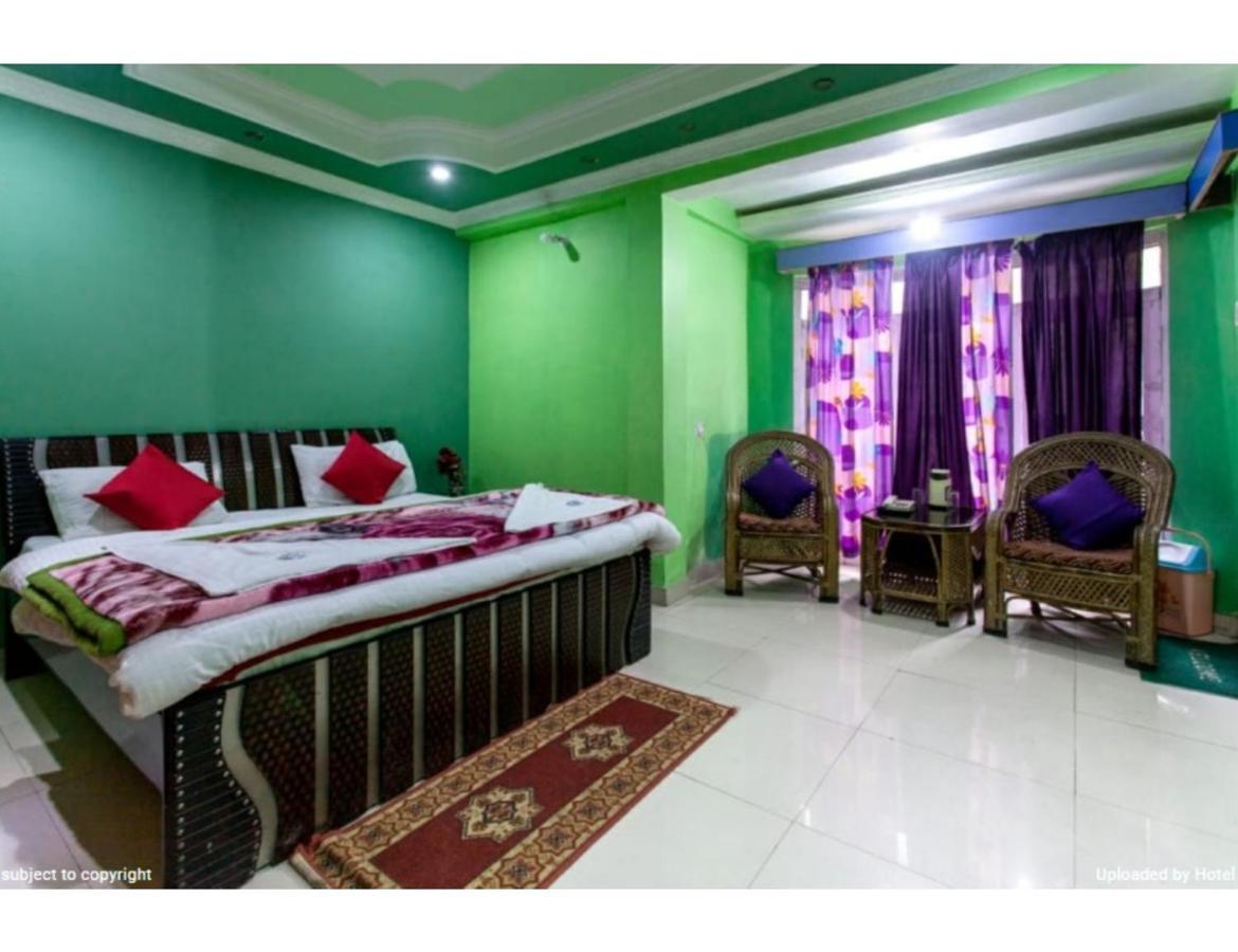 Nanda Lokpal, Ghangaria Homestay *