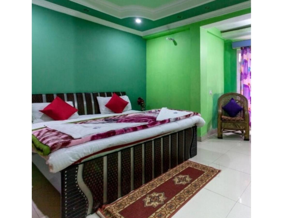 Nanda Lokpal, Ghangaria Homestay *